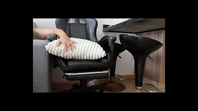 Karla Stein2025 online show from 14, 12, 2025