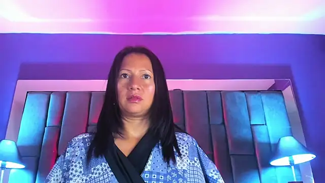 Aisha Nowak online show from 7, 3, 2025