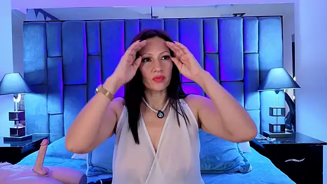 Aisha Nowak online show from 25, 11, 2025