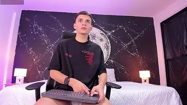 JacobRoberts1 online show from 8, 3, 2025