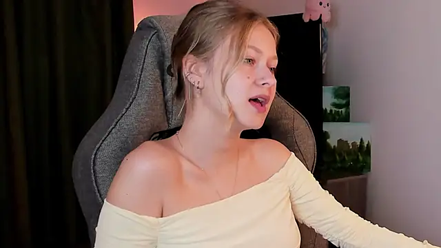 Snapshot of EveMundie chatting on 20, 7, 2026 EveMundie online show from 20, 7, 2026