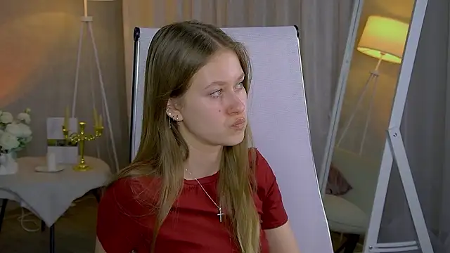 Snapshot of EveMundie chatting on 3, 3, 2026 EveMundie online show from 3, 3, 2026