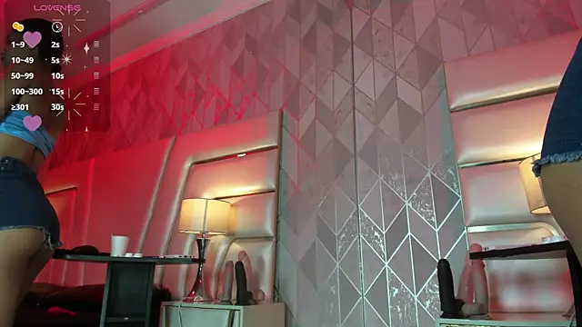 AnahisBennett online show from 9, 10, 2025