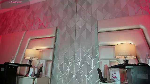 AnahisBennett online show from 2, 11, 2025