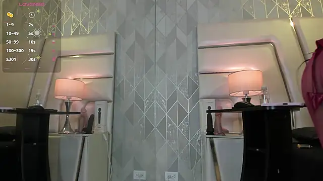 AnahisBennett online show from 4, 10, 2025