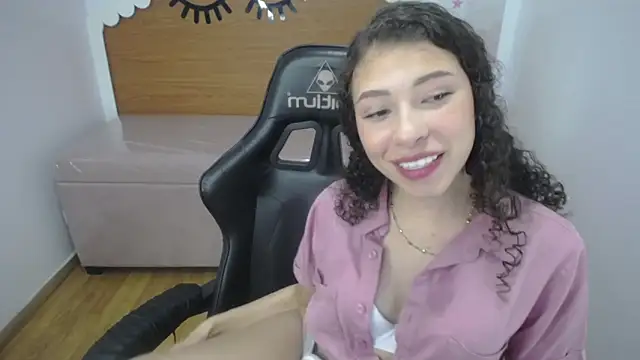 Snapshot of danatella_a chatting on 18, 9, 2025 danatella a online show from 18, 9, 2025