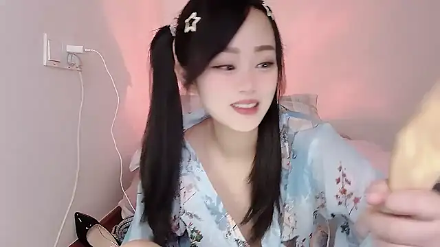 yueyue2003 online show from 6, 3, 2025