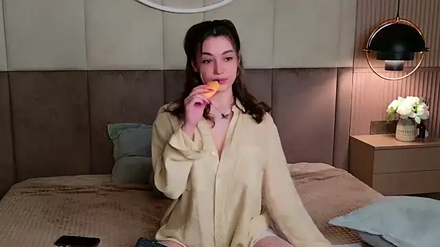 Alice Deleon online show from 28, 2, 2025