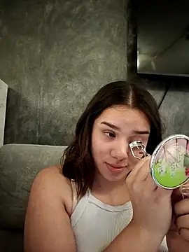 EmmaSulivan online show from 4, 12, 2025