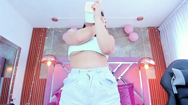 EmmaSulivan online show from 17, 11, 2025