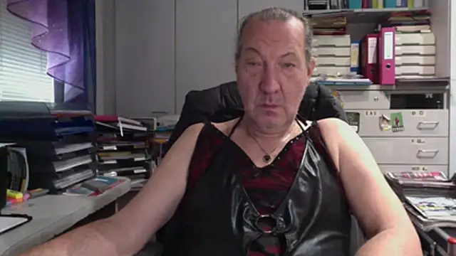 Snapshot of HMStraps01 chatting on 28, 11, 2025 HMStraps01 online show from 28, 11, 2025