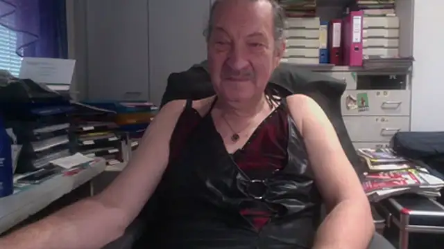 Snapshot of HMStraps01 chatting on 6, 1, 2026 HMStraps01 online show from 6, 1, 2026