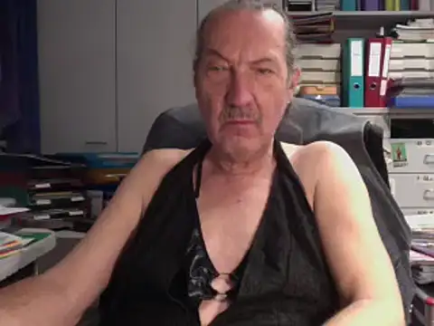 Snapshot of HMStraps01 chatting on 12, 2, 2025 HMStraps01 online show from 12, 2, 2025