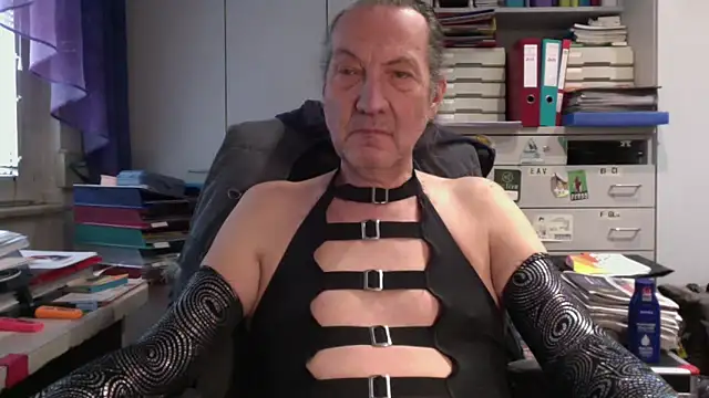 Snapshot of HMStraps01 chatting on 27, 2, 2025 HMStraps01 online show from 27, 2, 2025