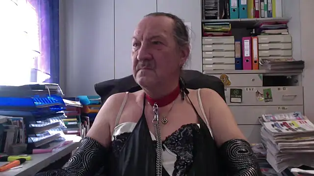 HMStraps01 online show from 5, 4, 2026