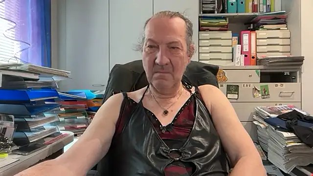 HMStraps01 online show from 20, 4, 2026