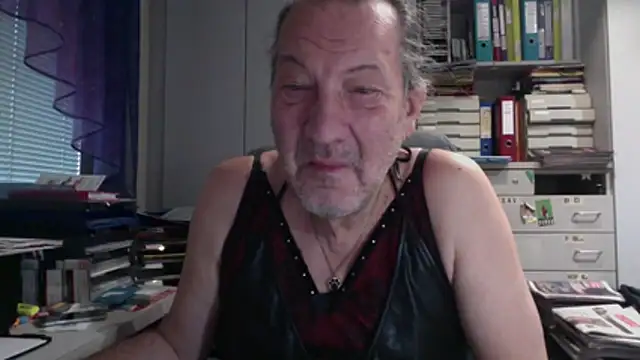 Snapshot of HMStraps01 chatting on 2, 12, 2025 HMStraps01 online show from 2, 12, 2025