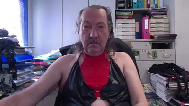 HMStraps01 online show from 15, 4, 2026