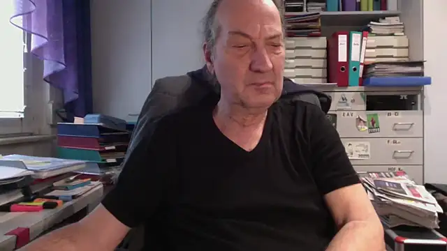 Snapshot of HMStraps01 chatting on 26, 2, 2025 HMStraps01 online show from 26, 2, 2025