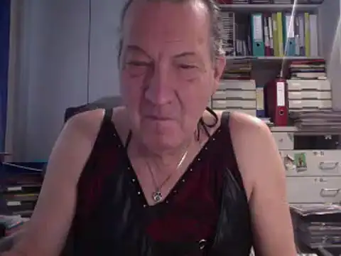 Snapshot of HMStraps01 chatting on 23, 11, 2025 HMStraps01 online show from 23, 11, 2025