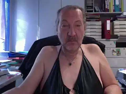 Snapshot of HMStraps01 chatting on 9, 9, 2025 HMStraps01 online show from 9, 9, 2025