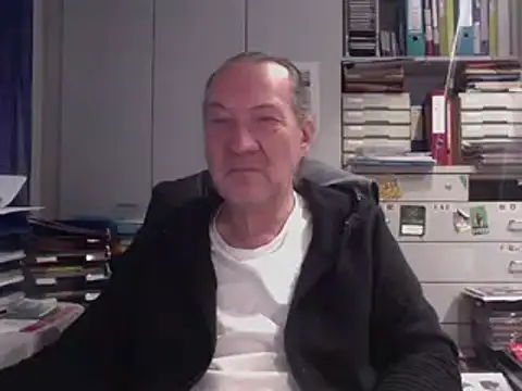 Snapshot of HMStraps01 chatting on 21, 11, 2025 HMStraps01 online show from 21, 11, 2025