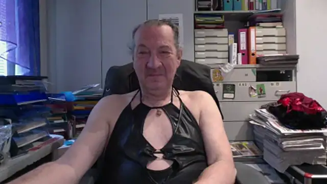 HMStraps01 online show from 18, 4, 2026