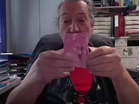 Snapshot of HMStraps01 chatting on 29, 9, 2025 HMStraps01 online show from 29, 9, 2025