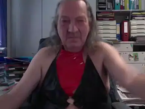 Snapshot of HMStraps01 chatting on 3, 11, 2025 HMStraps01 online show from 3, 11, 2025