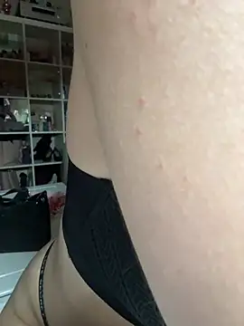 sexymelli18 online show from 10, 3, 2026