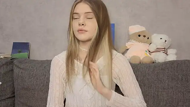 Snapshot of CarolinePepper chatting on 4, 7, 2026 CarolinePepper online show from 4, 7, 2026