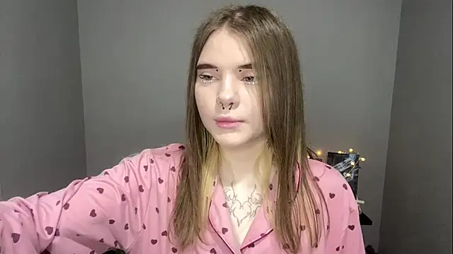 CarolinePepper online show from 4, 3, 2025