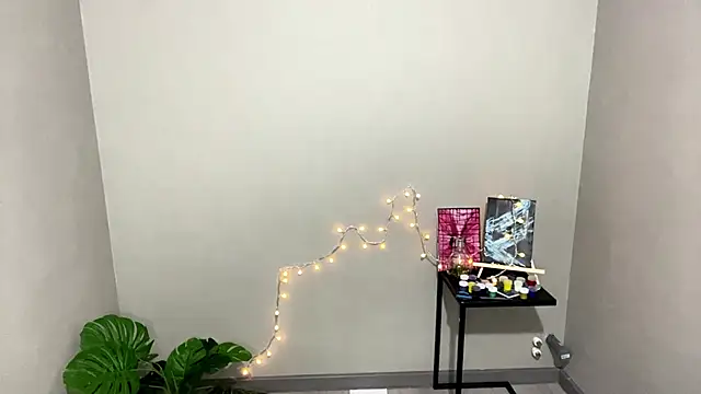 CarolinePepper online show from 8, 3, 2025