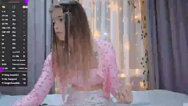 CarolinePepper online show from 5, 1, 2026