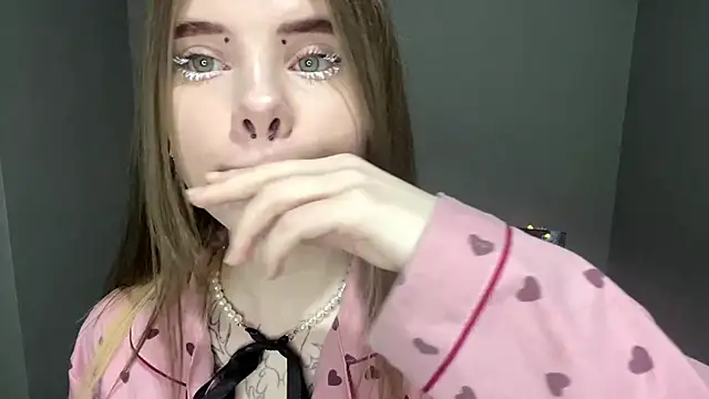 CarolinePepper online show from 10, 3, 2025