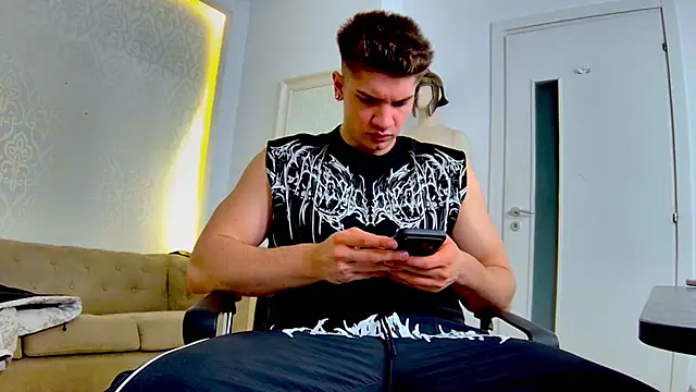 MaxKaiden online show from 16, 4, 2026