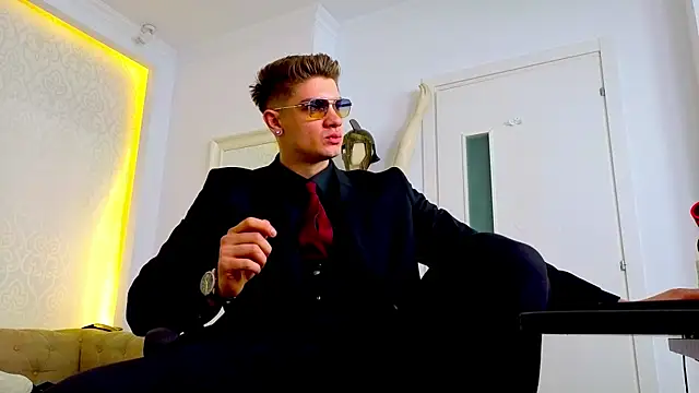 MaxKaiden online show from 18, 4, 2026