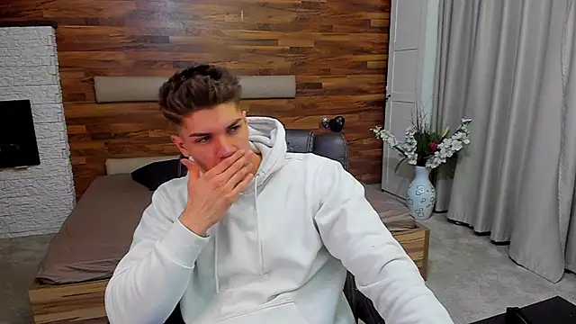 MaxKaiden online show from 17, 3, 2026