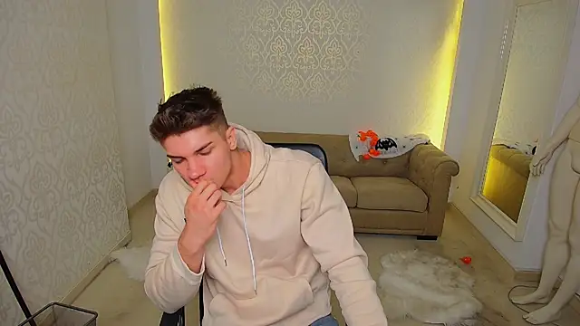 MaxKaiden online show from 3, 11, 2025