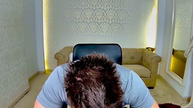 MaxKaiden online show from 15, 4, 2026