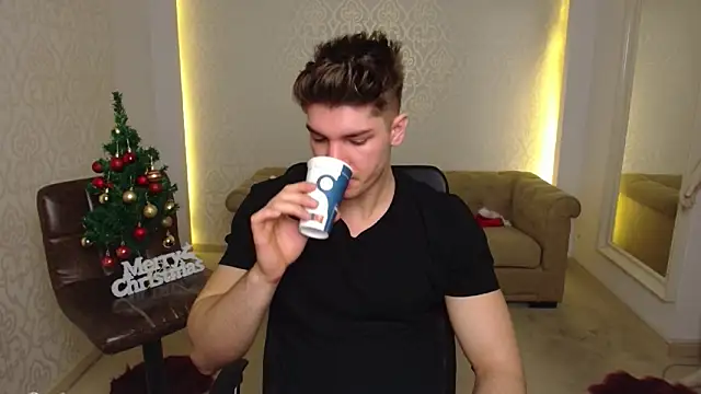 MaxKaiden online show from 23, 12, 2025