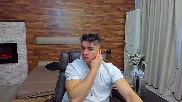 MaxKaiden online show from 10, 3, 2026