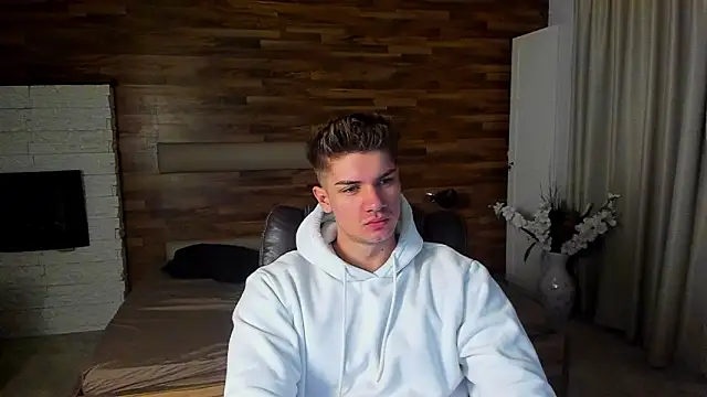 MaxKaiden online show from 19, 3, 2026