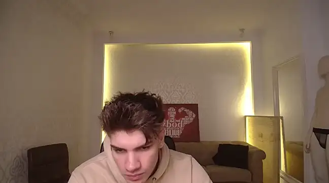 MaxKaiden online show from 6, 3, 2025