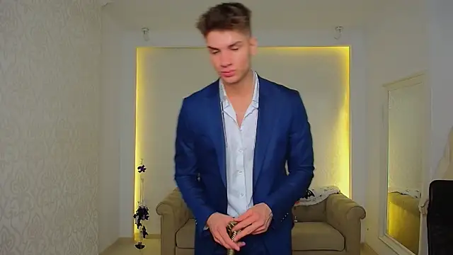 MaxKaiden online show from 30, 10, 2025