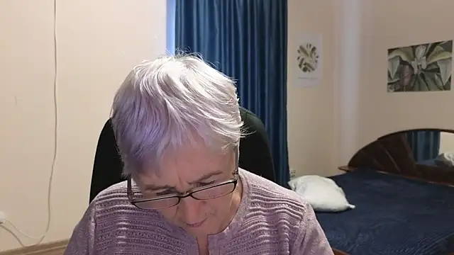 Sandra Snowflake online show from 24, 9, 2025