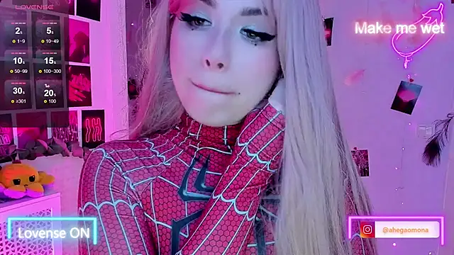 Sparkle Mona online show from 1, 3, 2025