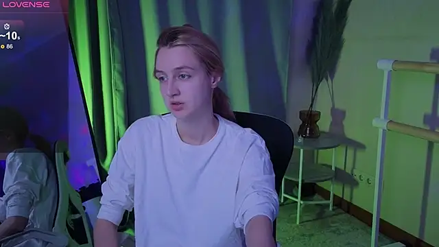 aishiro online show from 28, 11, 2025