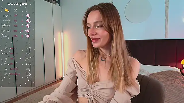 Snapshot of LunaticaBae chatting on 19, 10, 2025 LunaticaBae online show from 19, 10, 2025