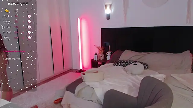 Snapshot of LunaticaBae chatting on 3, 3, 2025 LunaticaBae online show from 3, 3, 2025